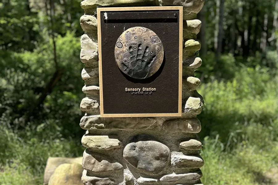 Handprint-statue